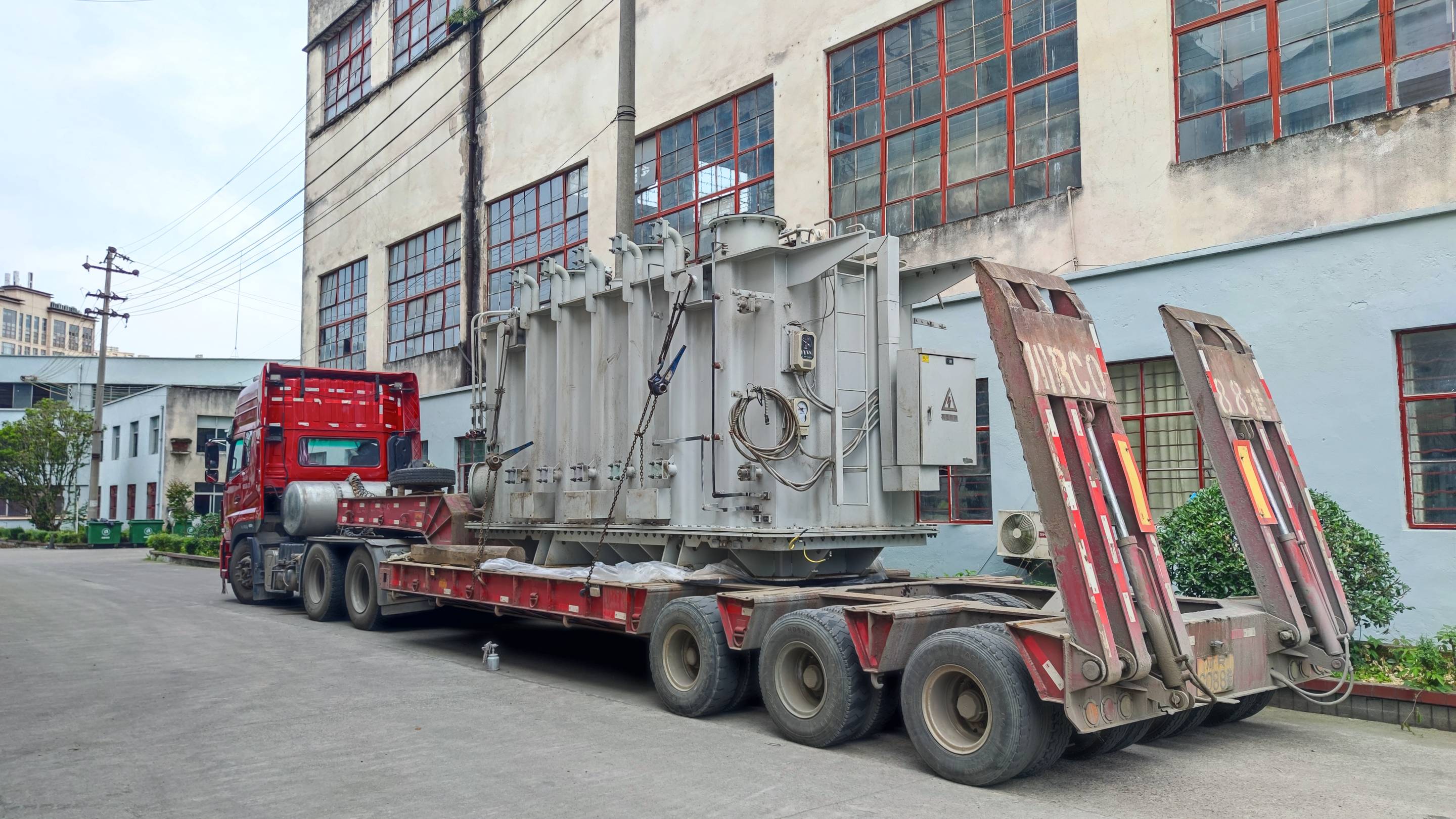 萬(wàn)興環(huán)保40000-110修理完畢裝車_壓縮.jpg